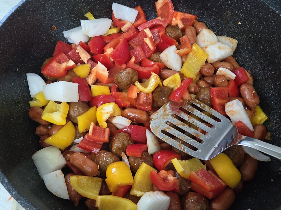 난 급식 먹던 시절 소시지, 미트볼조림을 실컷 퍼먹고 싶었다._2.jpg