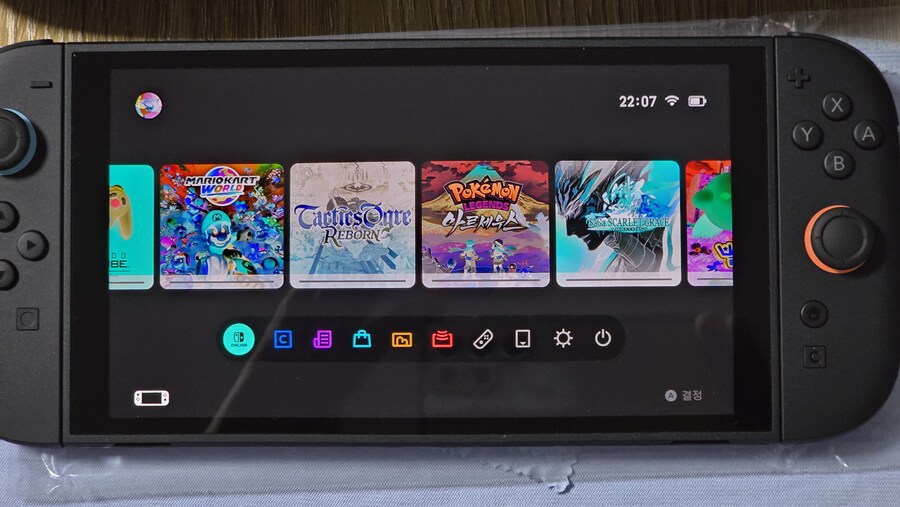 좌 스위치2, 우 스팀덱 oled 1t랑 크기 비교샷._2.jpg