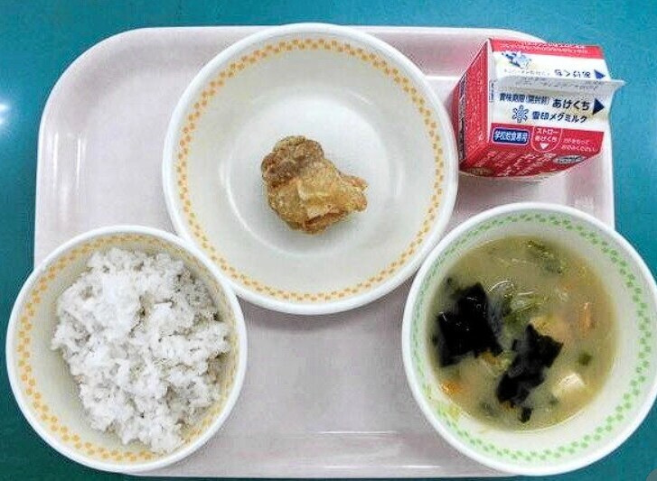 일본 초등학교 급식 VS 제애 지하노역장 식사.JPG_1.jpg