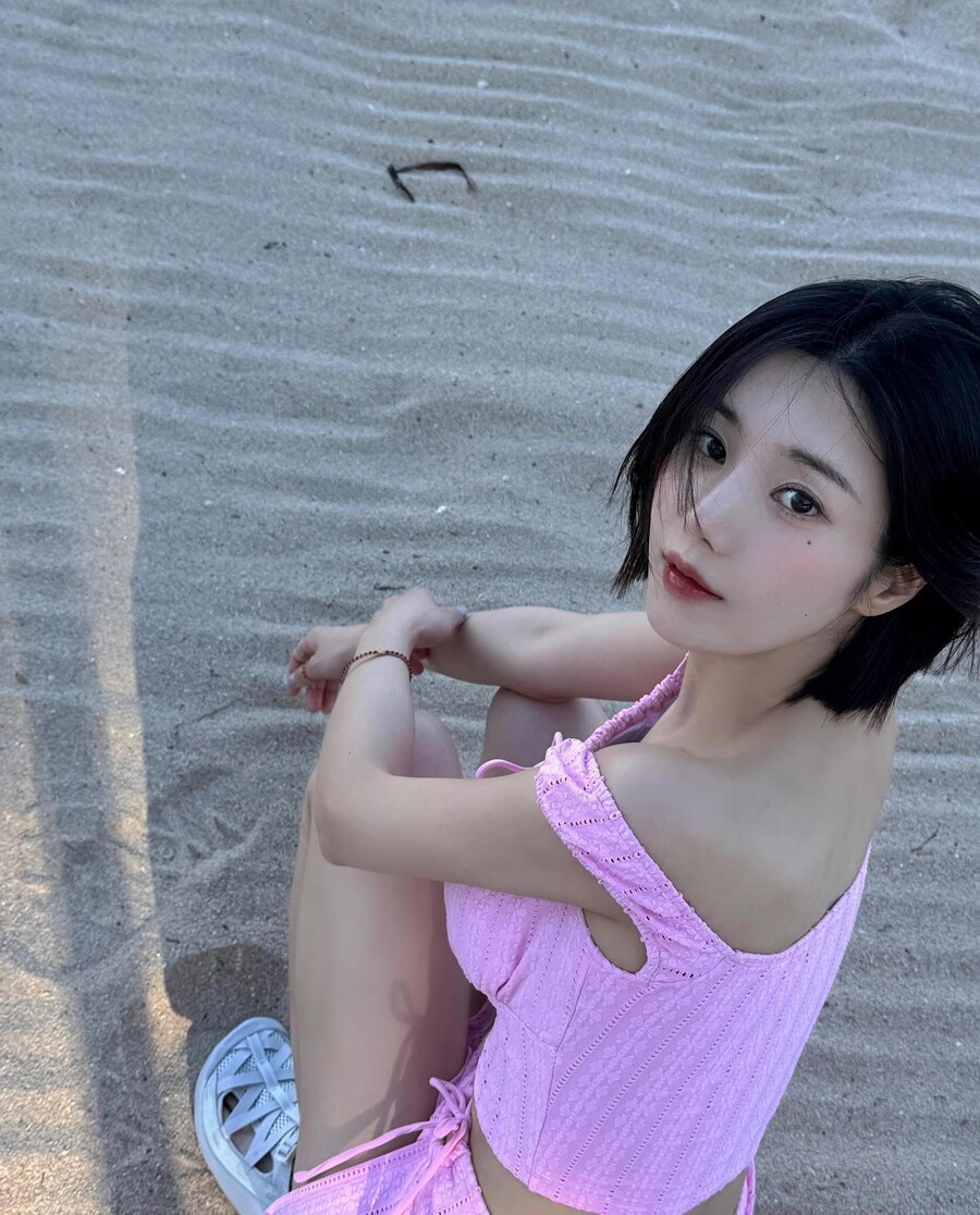 권은비X김민주, 이 몸매 무슨 일..비키니 입고 탄탄한 몸매_1.jpg