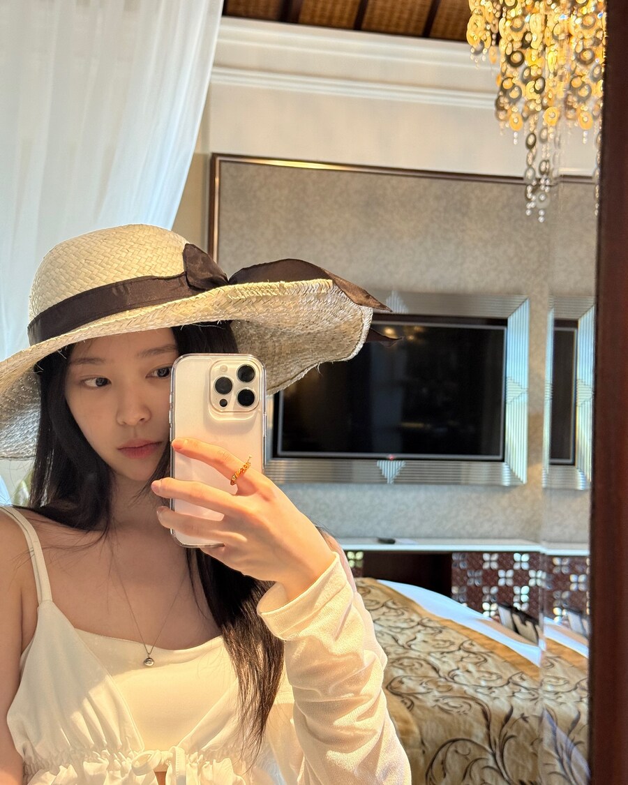 권은비X김민주, 이 몸매 무슨 일..비키니 입고 탄탄한 몸매_5.jpg