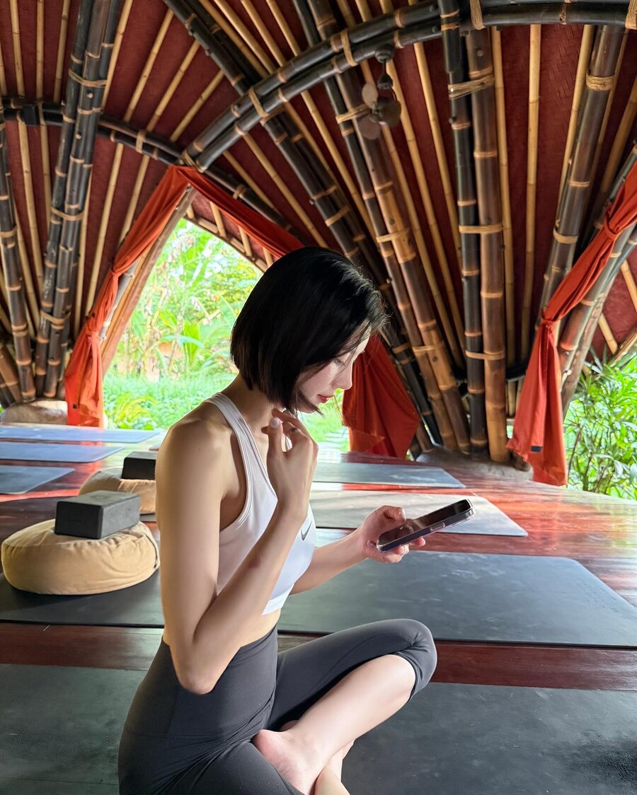 권은비X김민주, 이 몸매 무슨 일..비키니 입고 탄탄한 몸매_7.jpg