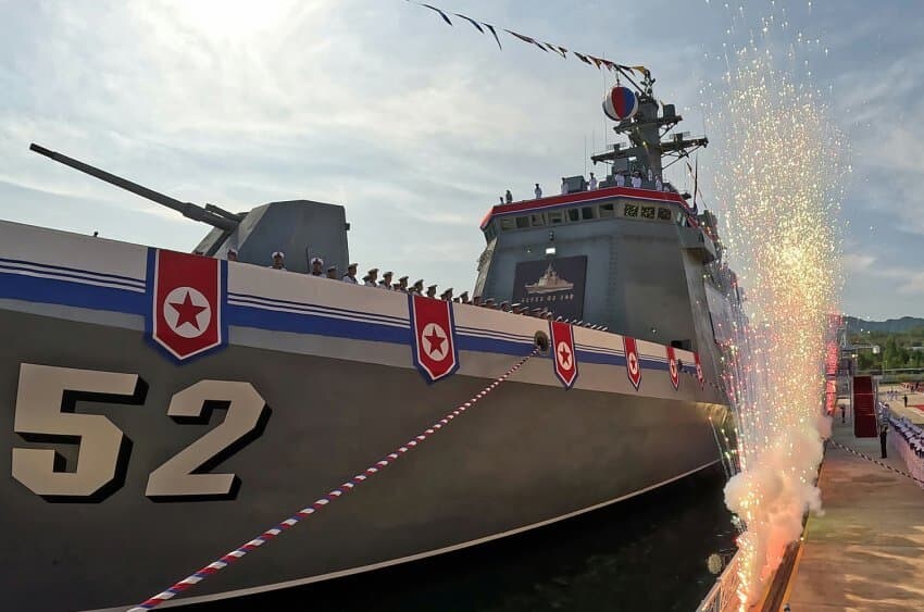 좌초되었던 북한 최현급 구축함 2번함인 강건함 진수식.PNG_3.jpg