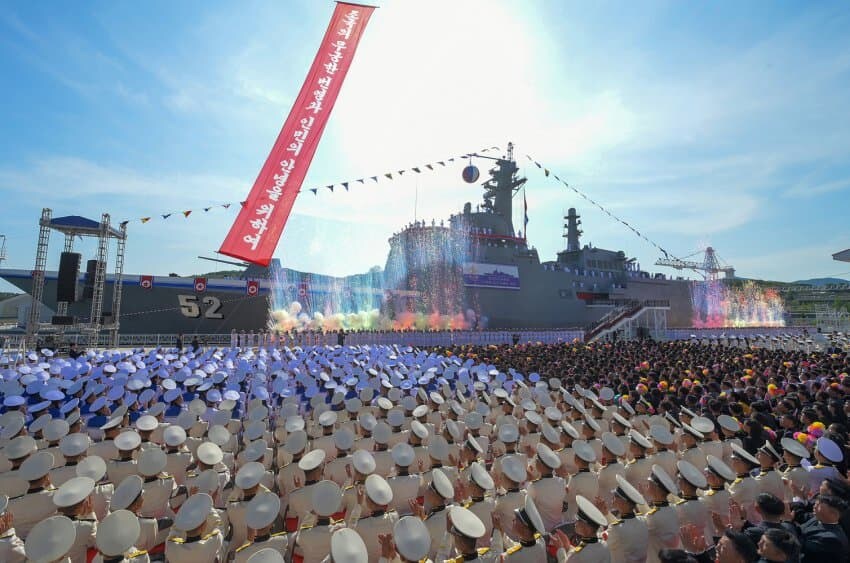 좌초되었던 북한 최현급 구축함 2번함인 강건함 진수식.PNG_8.jpg