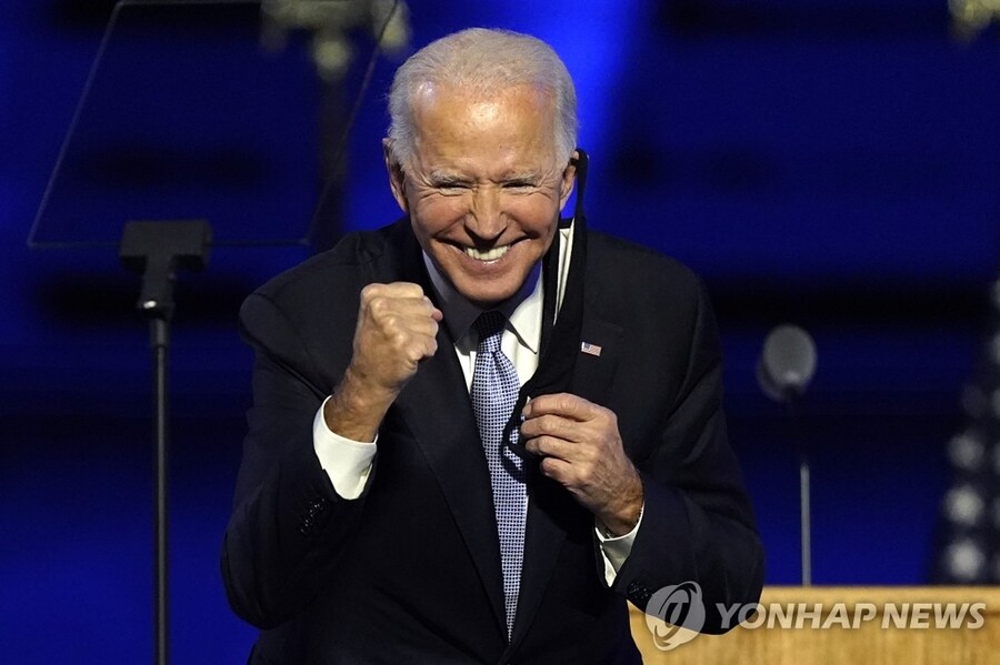 ???: 대통령 각하! 지금 계엄령이 내려졌습니다!!_1.jpg