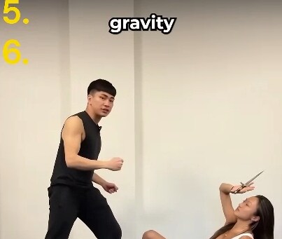 칼든 강도를 제압할 땐 중력을 활용해야함_1.png