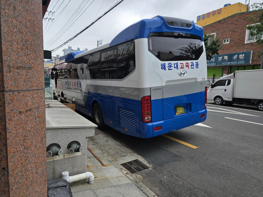 이버스가 점점 요즘 선넘고 이렇게 주차하는데_2.jpg