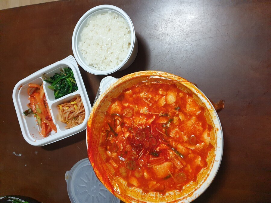 4년전에 8천원주고 사먹던 배달 순두부찌개_1.jpg