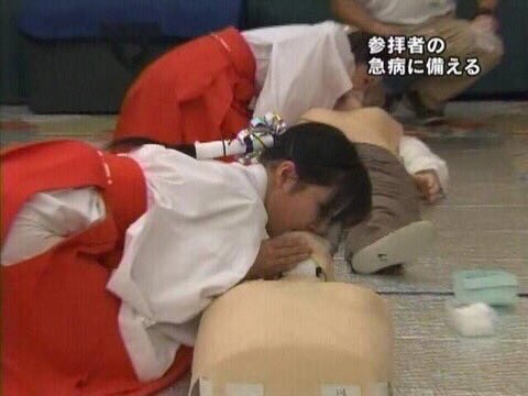 일본에서 무녀가 되기위해 꼭 배워야할 비술_1.jpg