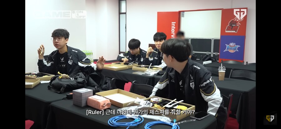 젠지 롤팀 영상 생각도 못한곳이 긁혔다_1.png