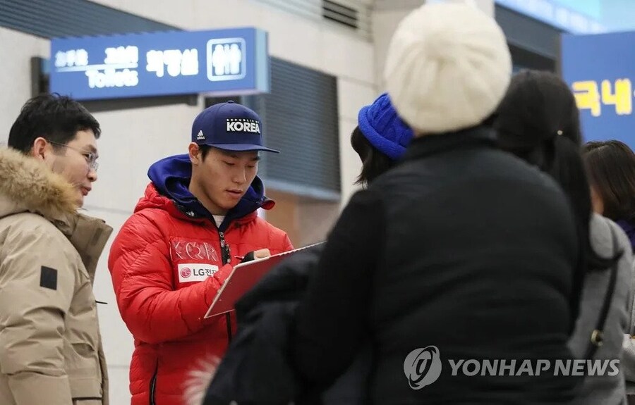 ??? : 자기팬 비하를 왜해???_3.jpg