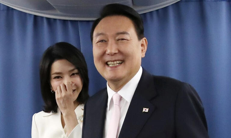“맥주 마셨냐” 3년 전 윤석열 첫 순방길 재소환_2.jpg