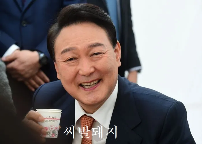 짬통 새끼가 대통령 되는 바람에 머리가 햇가닥해서 한 실수둘 사과 드림...._1.webp