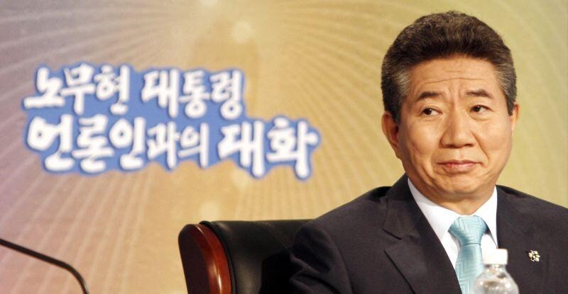 노무현 전 대통령) 17년 전 오늘 찍힌 사진들.jpg_7.jpg