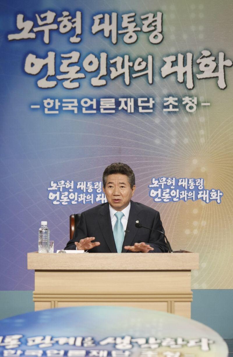 노무현 전 대통령) 17년 전 오늘 찍힌 사진들.jpg_10.jpg