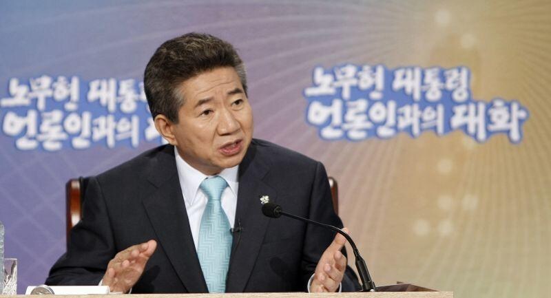 노무현 전 대통령) 17년 전 오늘 찍힌 사진들.jpg_14.jpg