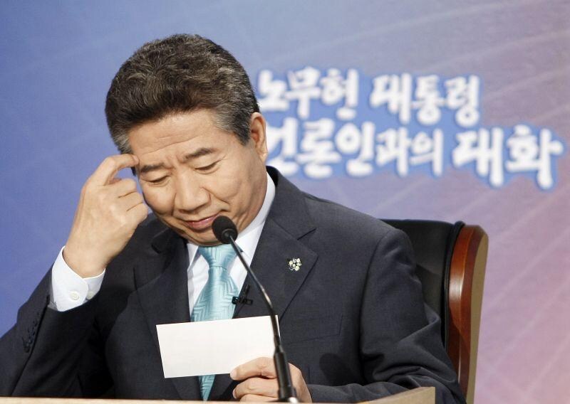 노무현 전 대통령) 17년 전 오늘 찍힌 사진들.jpg_22.jpg