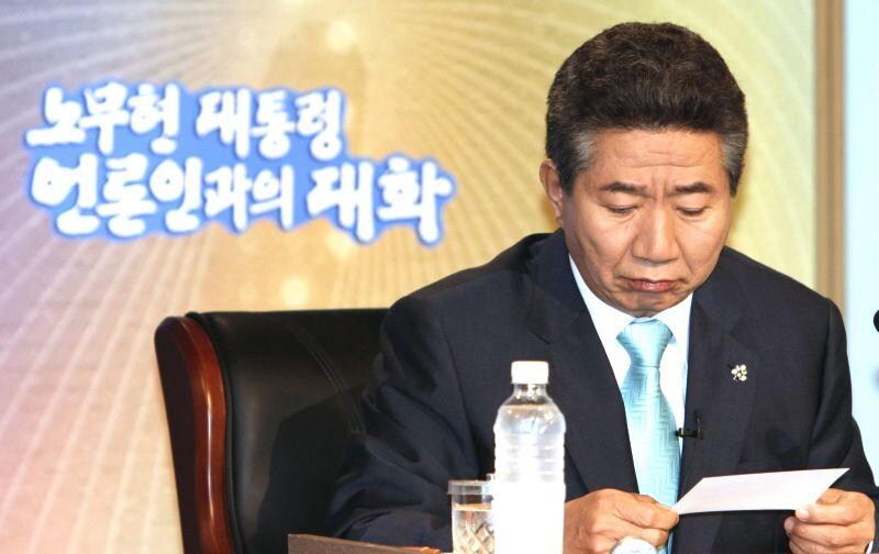 노무현 전 대통령) 17년 전 오늘 찍힌 사진들.jpg_24.jpg
