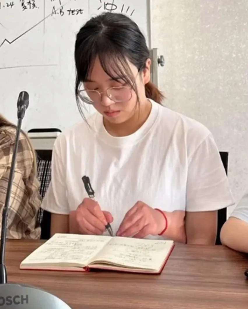 수업에 집중하는 학생_1.webp