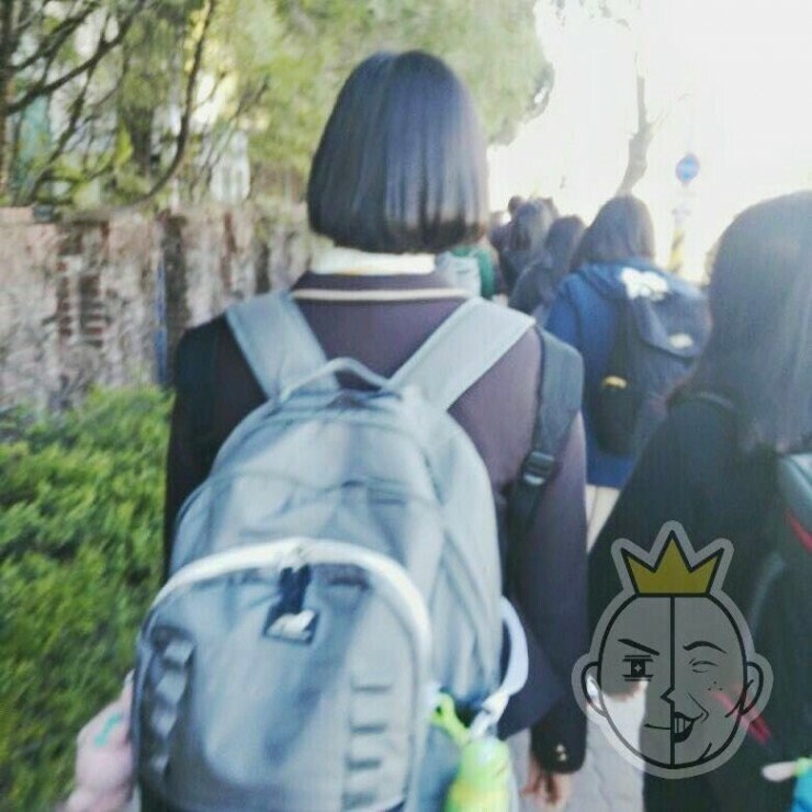 여자 고등학생의 숨막히는 뒷태.jpg_2.jpg