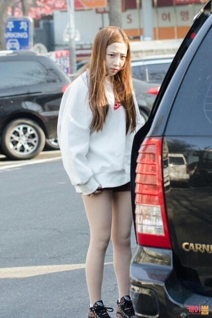 여자 사람은 웃는 얼굴 보기 힘들더라_1.jpg