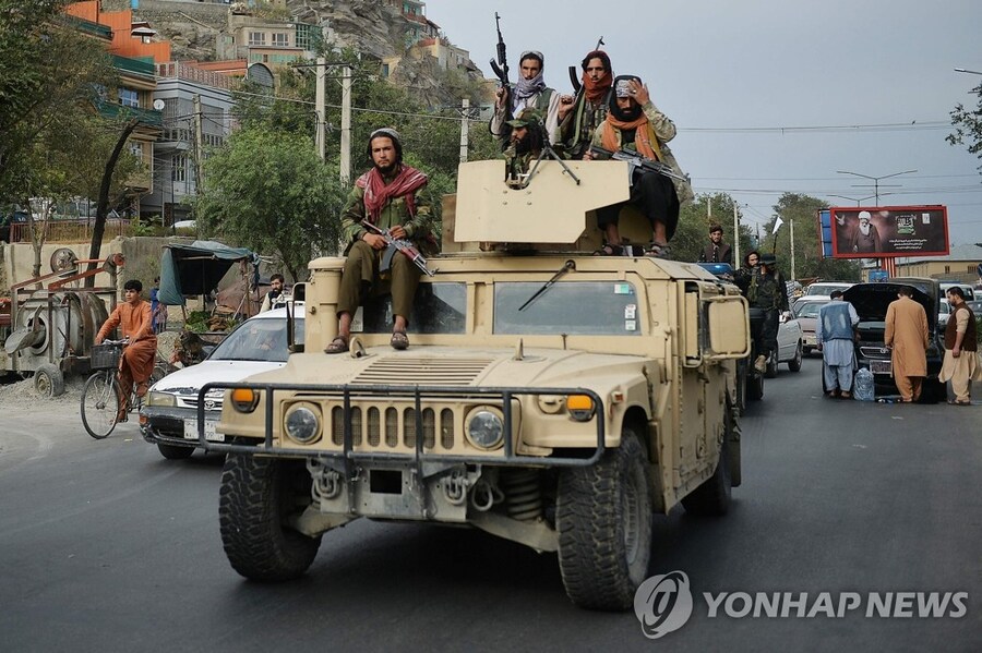 뭔가 낮익은 탈레반 군복_4.jpg