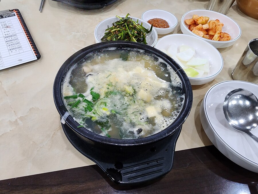 김명자 굴국밥_1.jpg