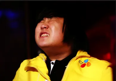 유독 돌과 인연이 많은 스트리머_1.webp