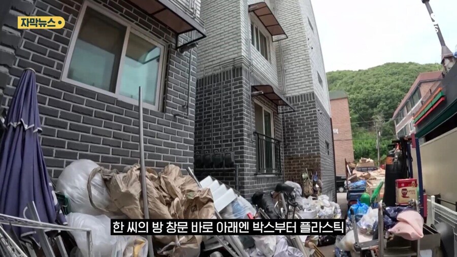 8년동안 공용 주차장에 고물 쌓아놓은 사람_2.jpg