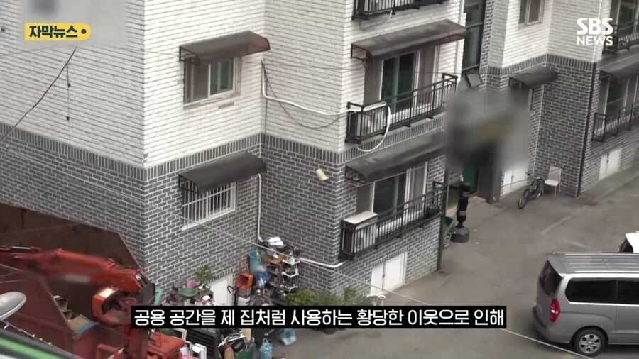8년동안 공용 주차장에 고물 쌓아놓은 사람_39.jpg