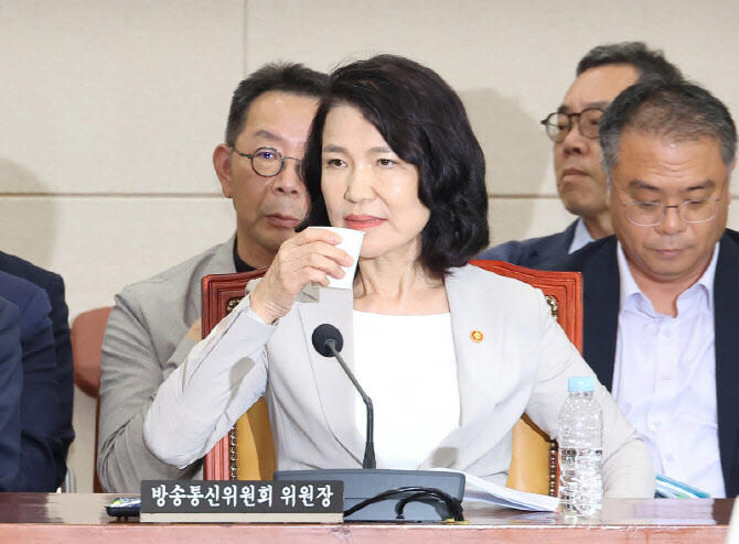 "그만하세요" 李대통령 저지에도 또...이진숙 "내 권리" 응수_1.jpg