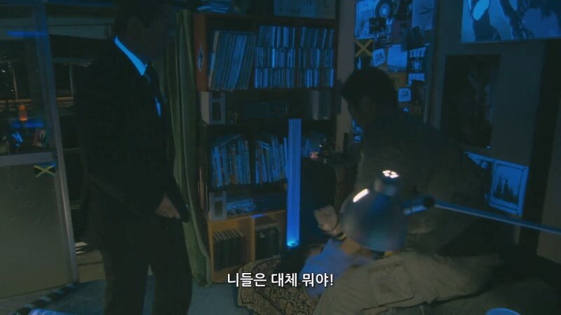 무단 주거 침입을 하다가 습격당하는 형사_10.jpg