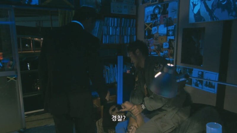 무단 주거 침입을 하다가 습격당하는 형사_12.jpg