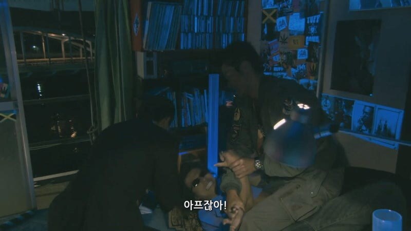 무단 주거 침입을 하다가 습격당하는 형사_13.jpg