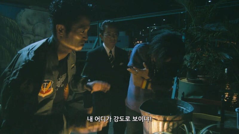 무단 주거 침입을 하다가 습격당하는 형사_22.jpg