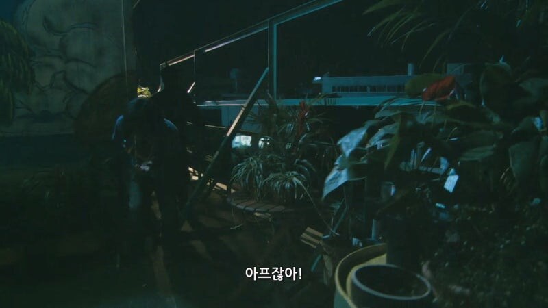 무단 주거 침입을 하다가 습격당하는 형사_18.jpg