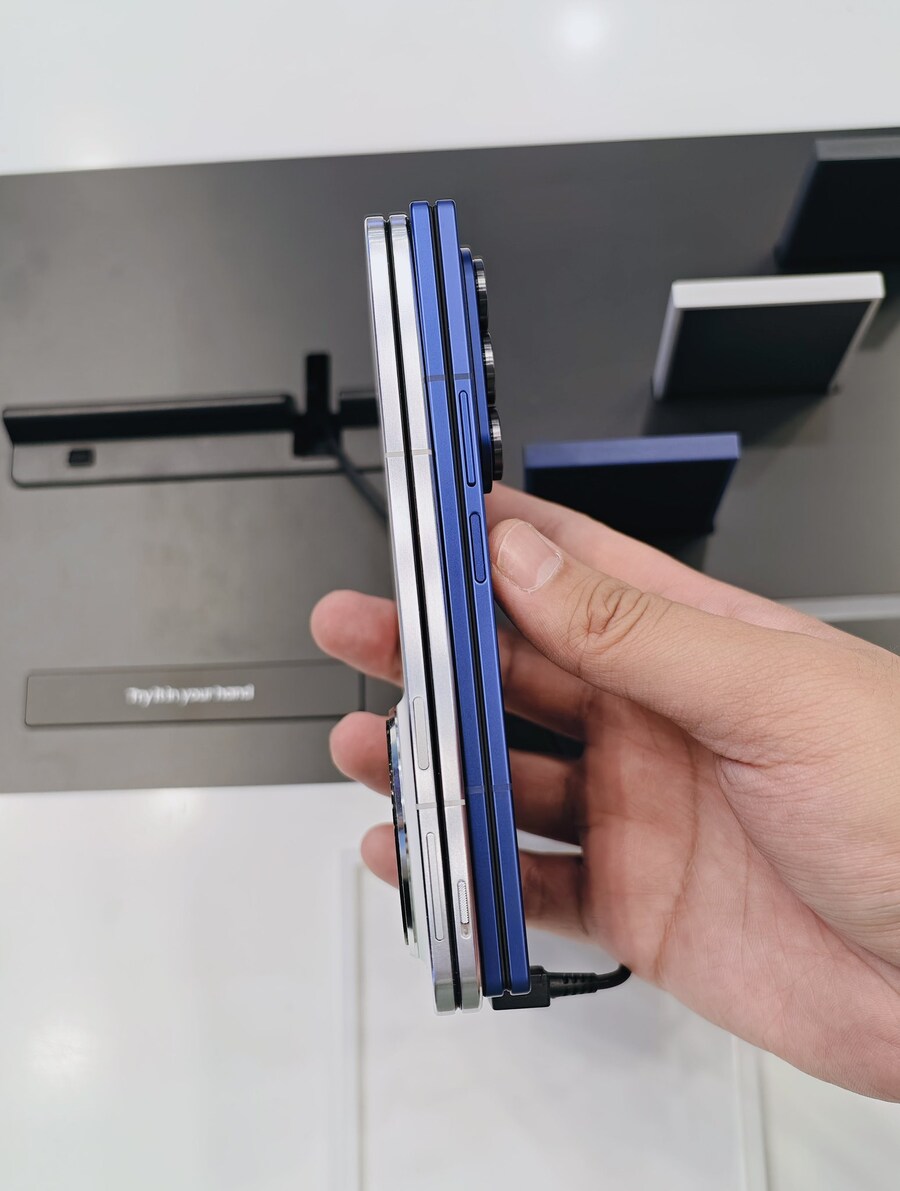 갤럭시Z폴드7 Vs. Oppo Find N5 모델 두께 실기 비교_1.jpg