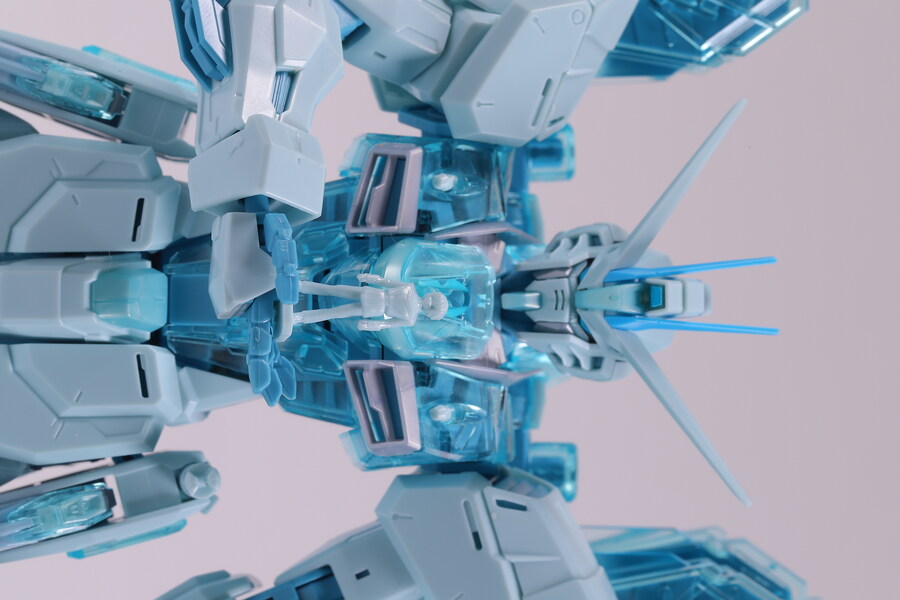 MG] 프리덤 건담 2.0 (크로스 콘트라스트 컬러 클리어 블루 Ver.)_11.jpg