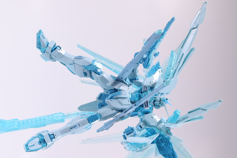 MG] 프리덤 건담 2.0 (크로스 콘트라스트 컬러 클리어 블루 Ver.)_25.jpg