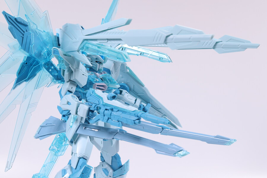 MG] 프리덤 건담 2.0 (크로스 콘트라스트 컬러 클리어 블루 Ver.)_27.jpg