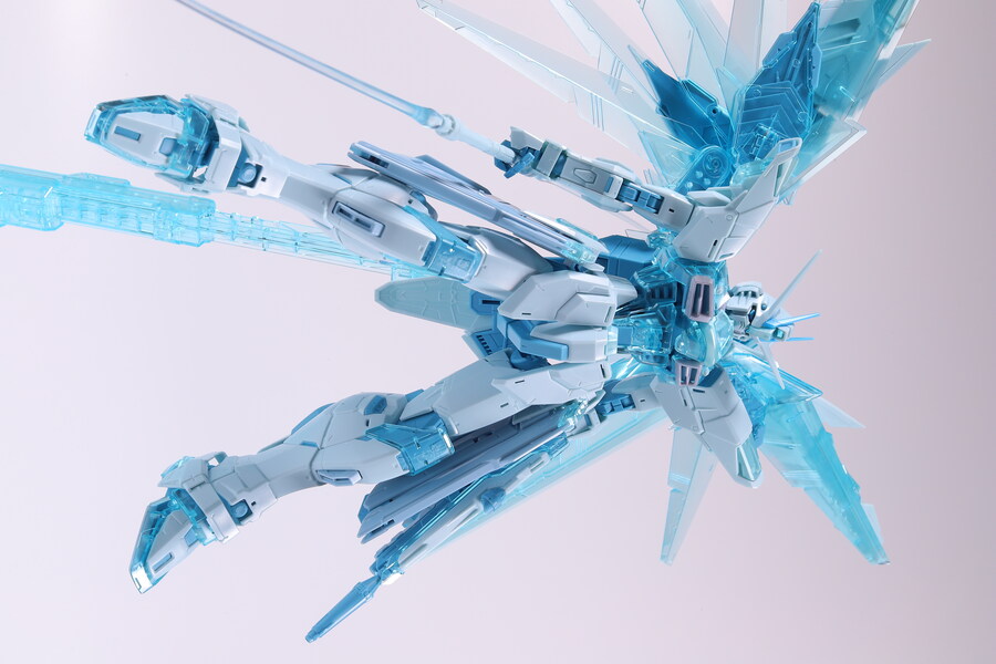 MG] 프리덤 건담 2.0 (크로스 콘트라스트 컬러 클리어 블루 Ver.)_30.jpg