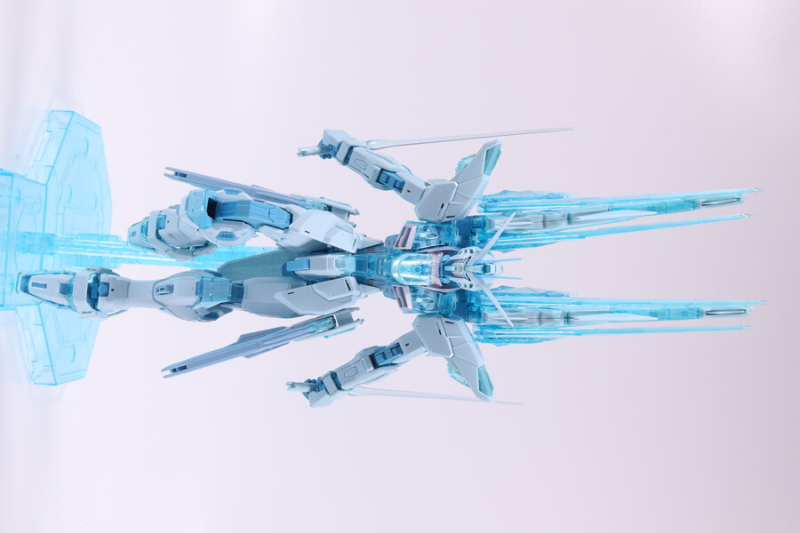 MG] 프리덤 건담 2.0 (크로스 콘트라스트 컬러 클리어 블루 Ver.)_33.jpg