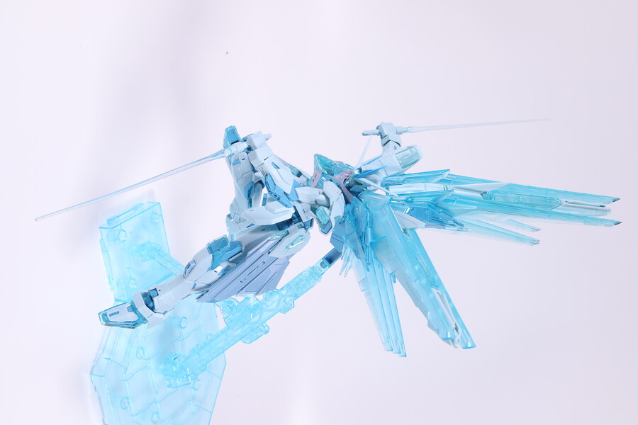 MG] 프리덤 건담 2.0 (크로스 콘트라스트 컬러 클리어 블루 Ver.)_34.jpg