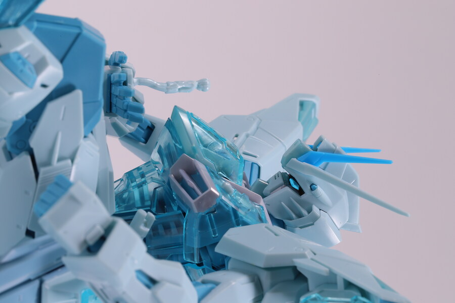 MG] 프리덤 건담 2.0 (크로스 콘트라스트 컬러 클리어 블루 Ver.)_47.jpg