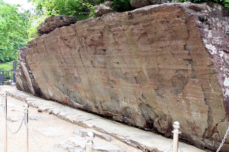 무려 4000년 동안 방명록 역할을 한 한국의 지역_2.png