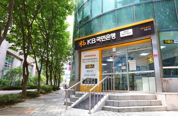 한 남자가 은행에 갔다._1.jpg
