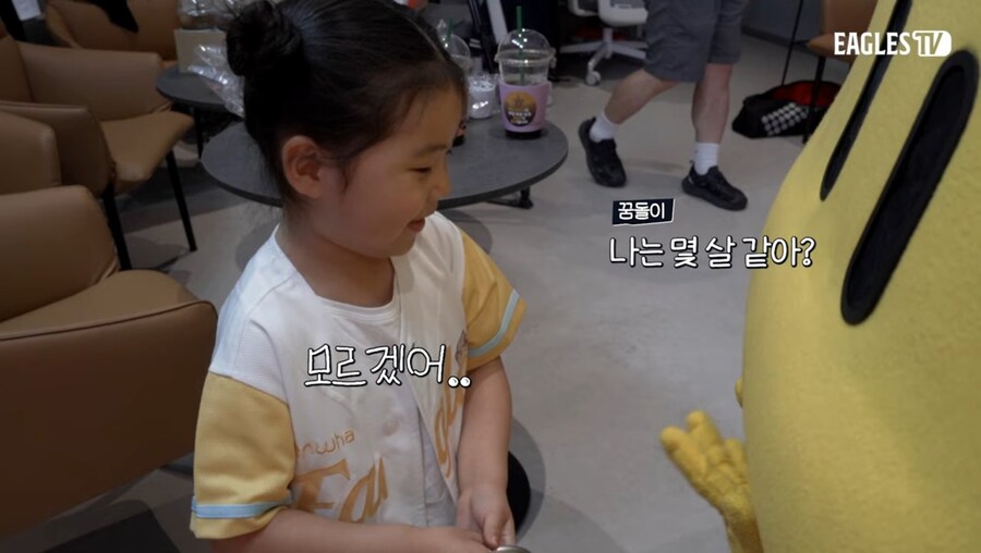 ??? : 내가 몇살일 것 같아?.JPG_2.jpg