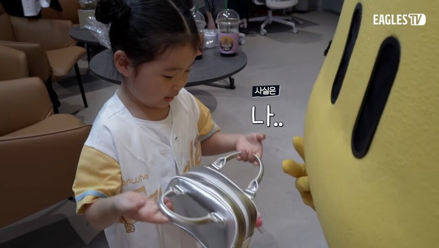 ??? : 내가 몇살일 것 같아?.JPG_3.jpg