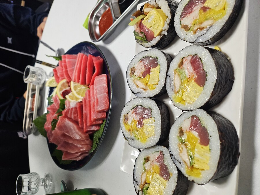 최근 유게 난리난 10만원짜리 김밥 세트.jpg_2.jpg
