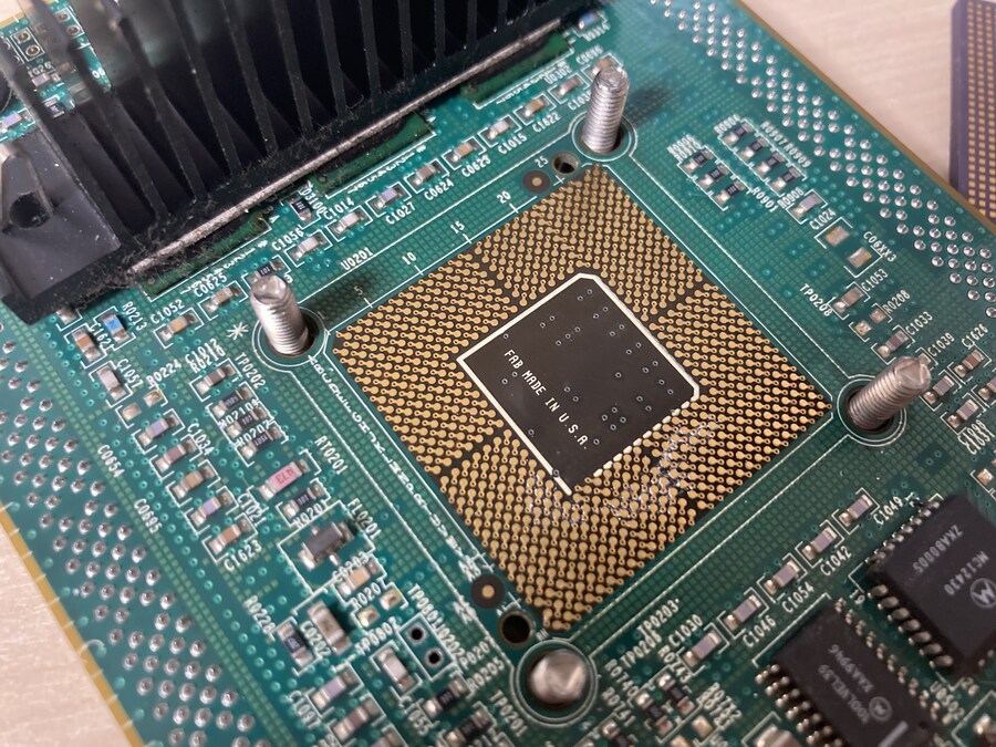 90년대 cpu 주웠는데 다리가 안달려 있음!_2.jpg
